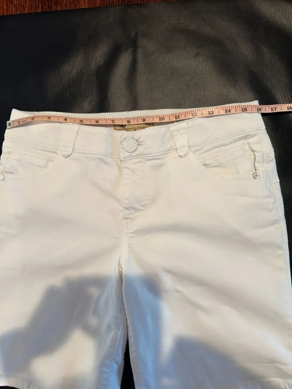 Democracy Shorts Women's 8 Bermuda Ab Solution White Stretch Denim - Picture 3 of 9